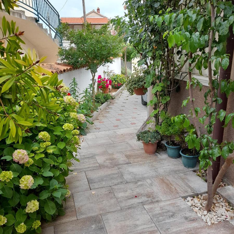 Apartments Filipovic Biograd Na Moru Esterno foto