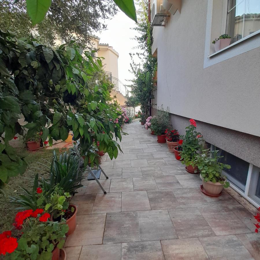 Apartments Filipovic Biograd Na Moru Esterno foto
