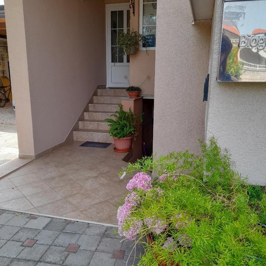 Apartments Filipovic Biograd Na Moru Esterno foto
