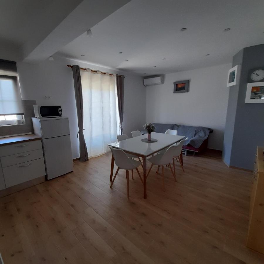 Apartments Filipovic Biograd Na Moru Esterno foto