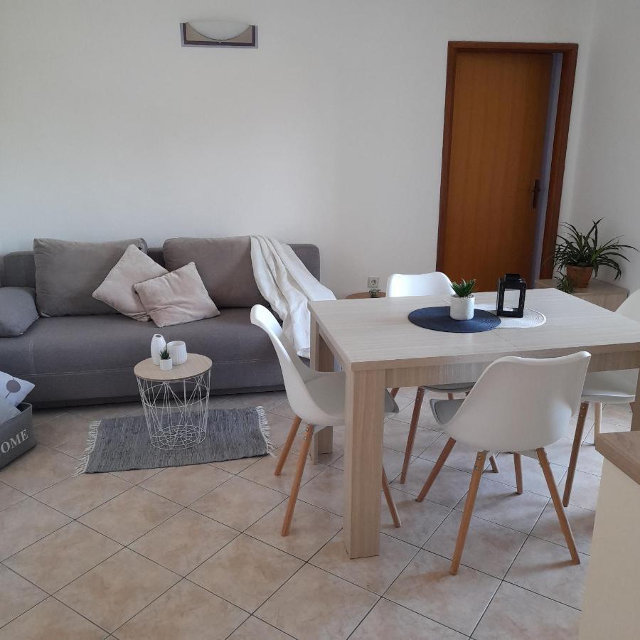 Apartments Filipovic Biograd Na Moru Esterno foto