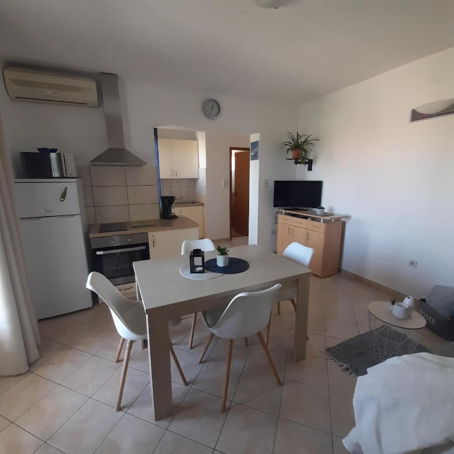 Apartments Filipovic Biograd Na Moru Esterno foto