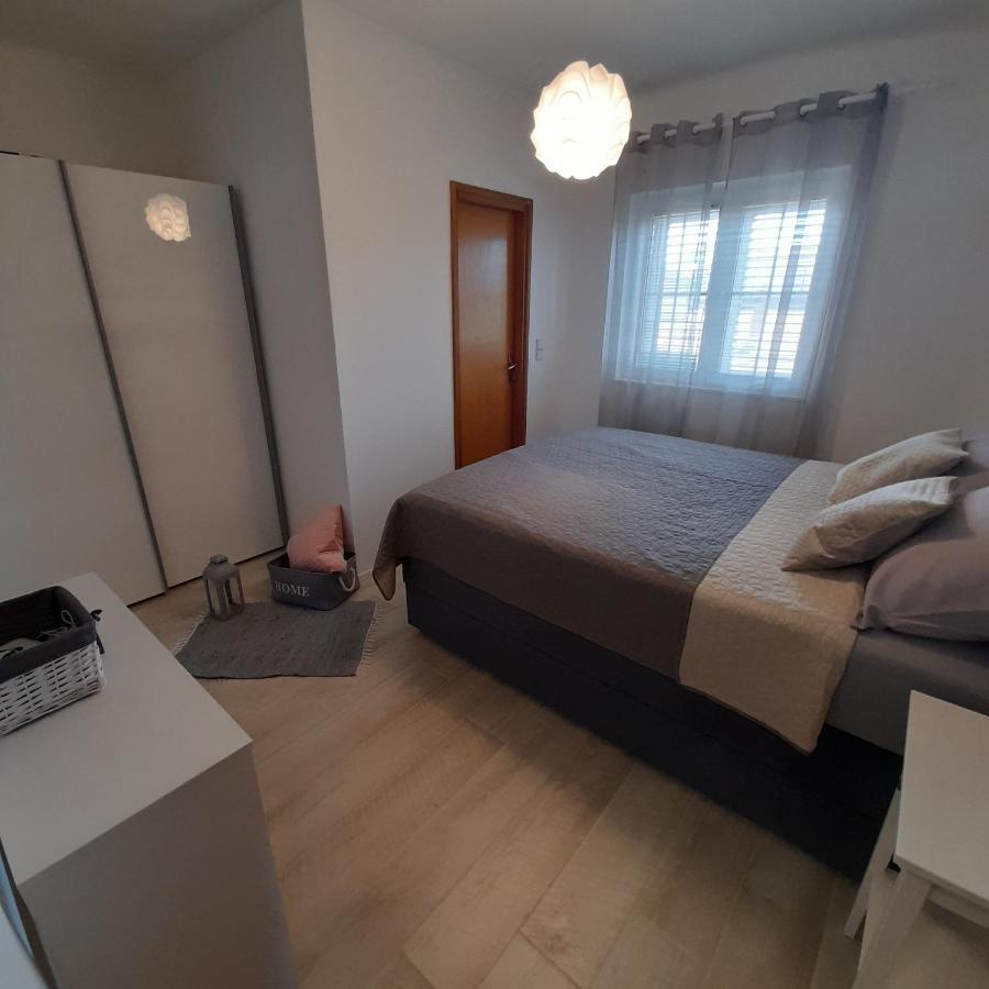Apartments Filipovic Biograd Na Moru Esterno foto