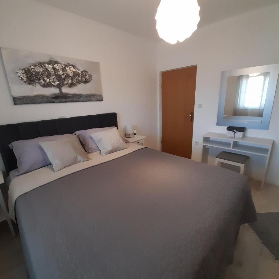 Apartments Filipovic Biograd Na Moru Esterno foto