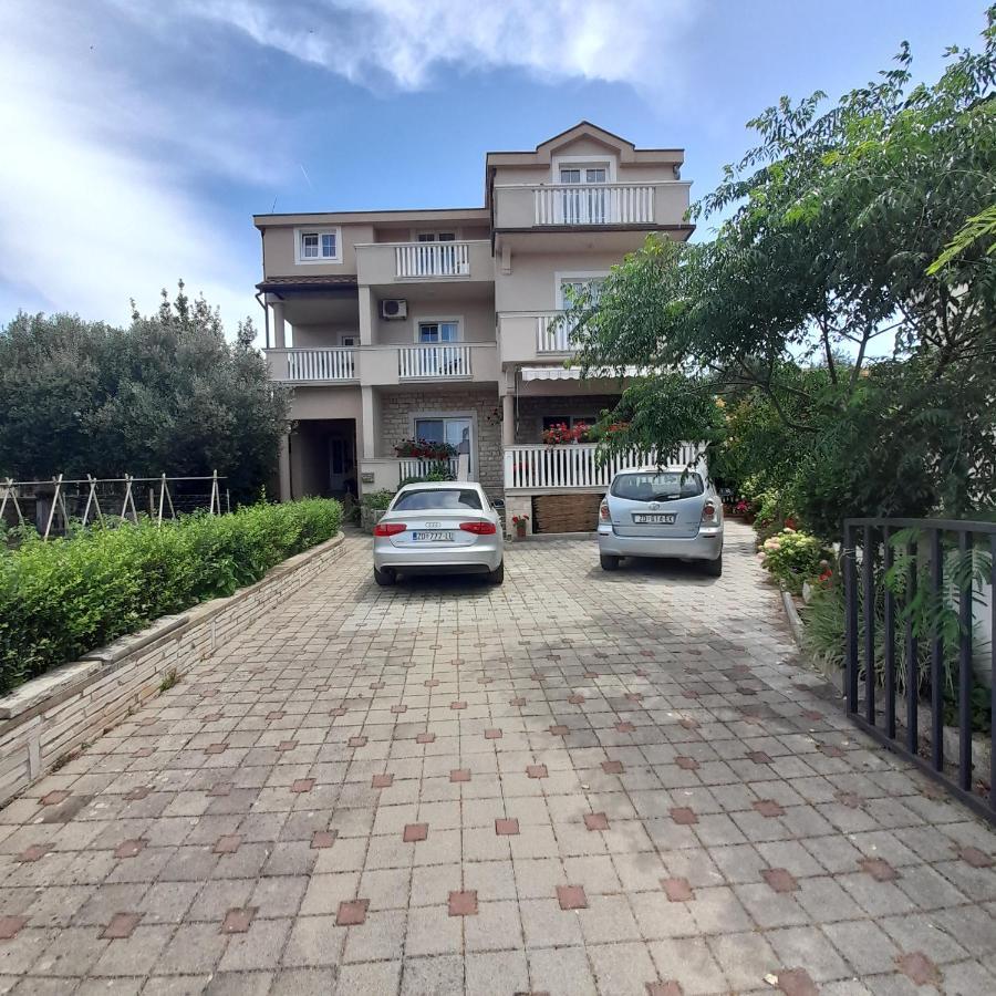 Apartments Filipovic Biograd Na Moru Esterno foto