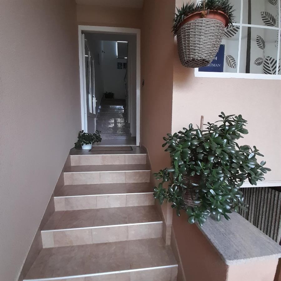 Apartments Filipovic Biograd Na Moru Esterno foto