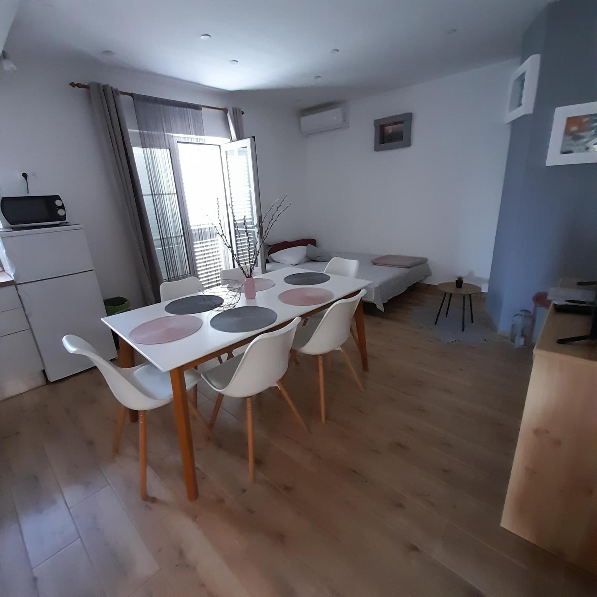 Apartments Filipovic Biograd Na Moru Esterno foto