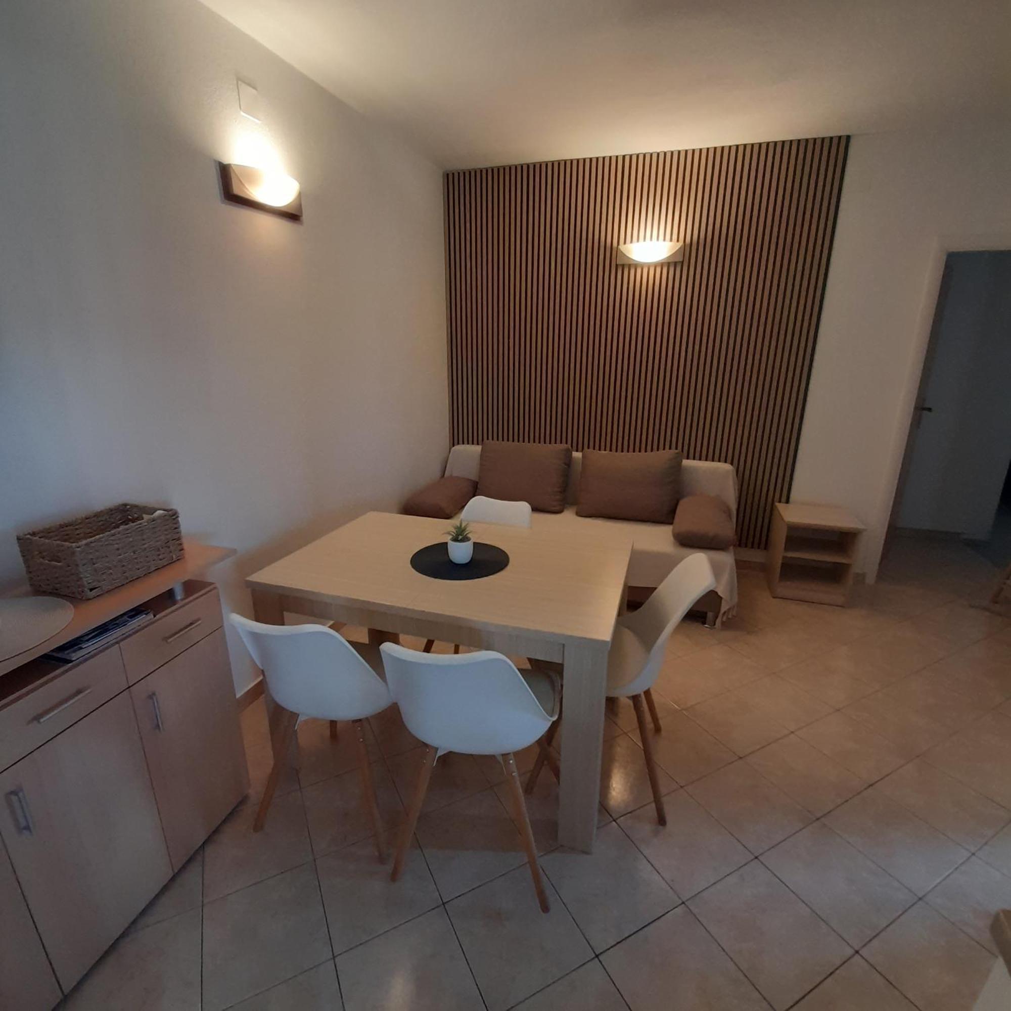 Apartments Filipovic Biograd Na Moru Esterno foto